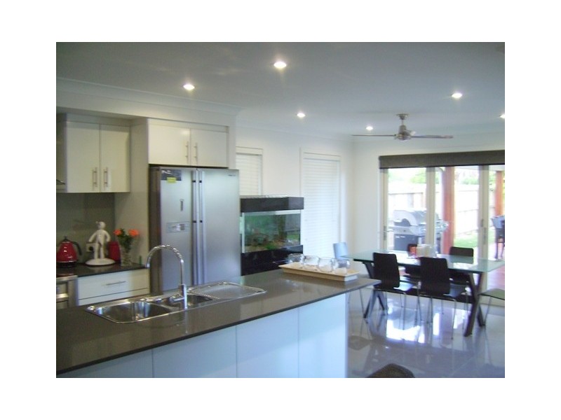 17 Sydney Street, Labrador QLD 4215