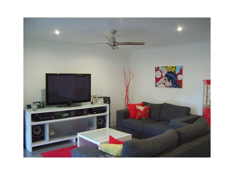 17 Sydney Street, Labrador QLD 4215