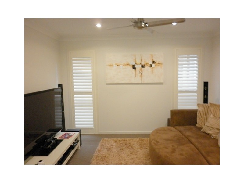 17 Sydney Street, Labrador QLD 4215