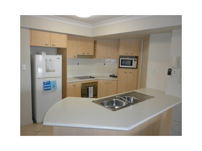 392 Marine Parade (Sandcastles), Labrador QLD 4215