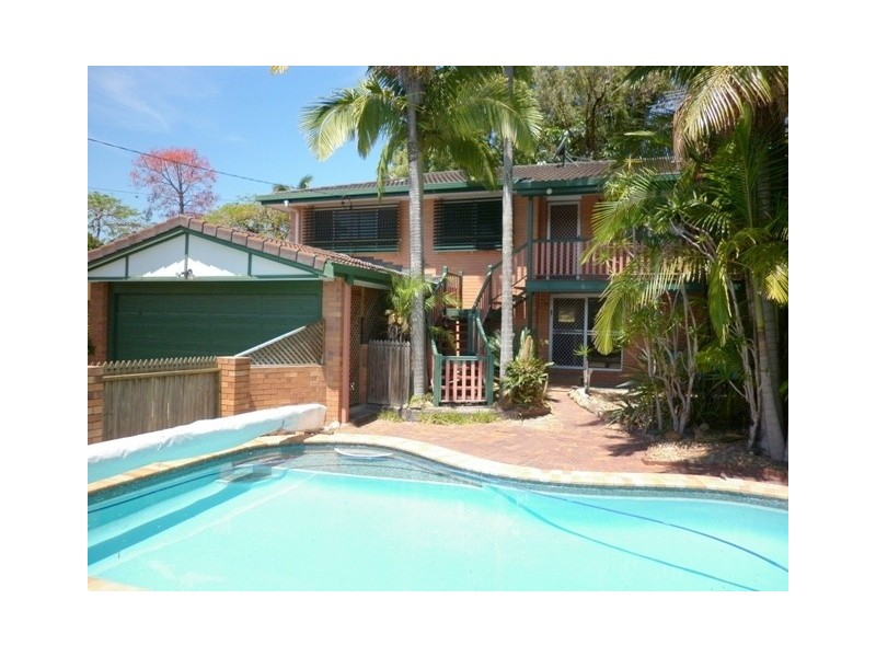 20 Warana Avenue, Southport QLD 4215