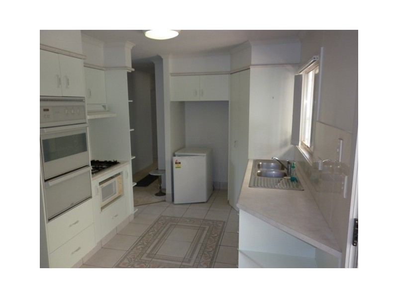 20 Warana Avenue, Southport QLD 4215