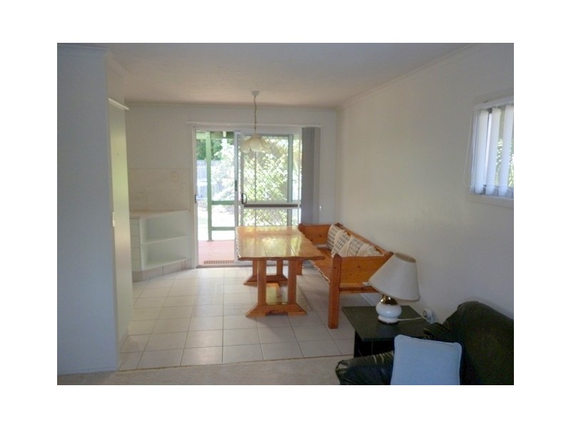 20 Warana Avenue, Southport QLD 4215