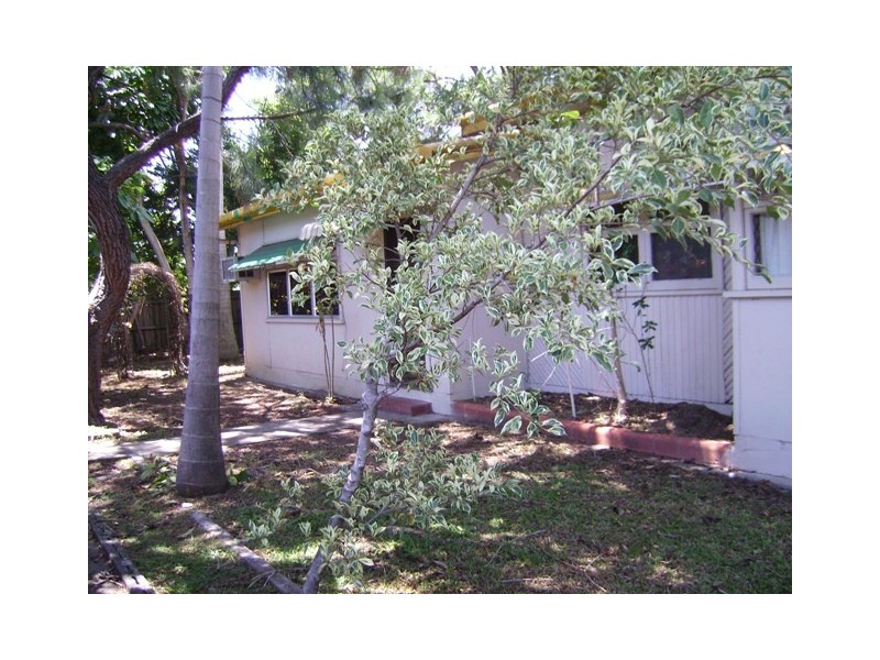 8 Sunshine Court, Labrador QLD 4215