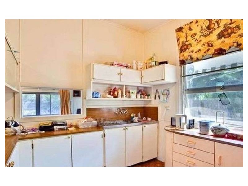 8 Sunshine Court, Labrador QLD 4215