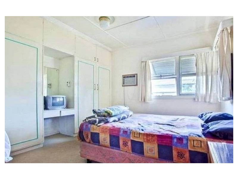 8 Sunshine Court, Labrador QLD 4215