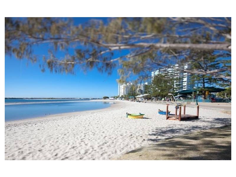 8 Sunshine Court, Labrador QLD 4215