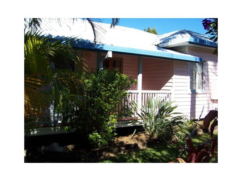 10 Fourth Avenue, Labrador QLD 4215