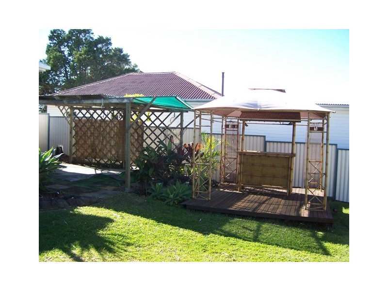 10 Fourth Avenue, Labrador QLD 4215