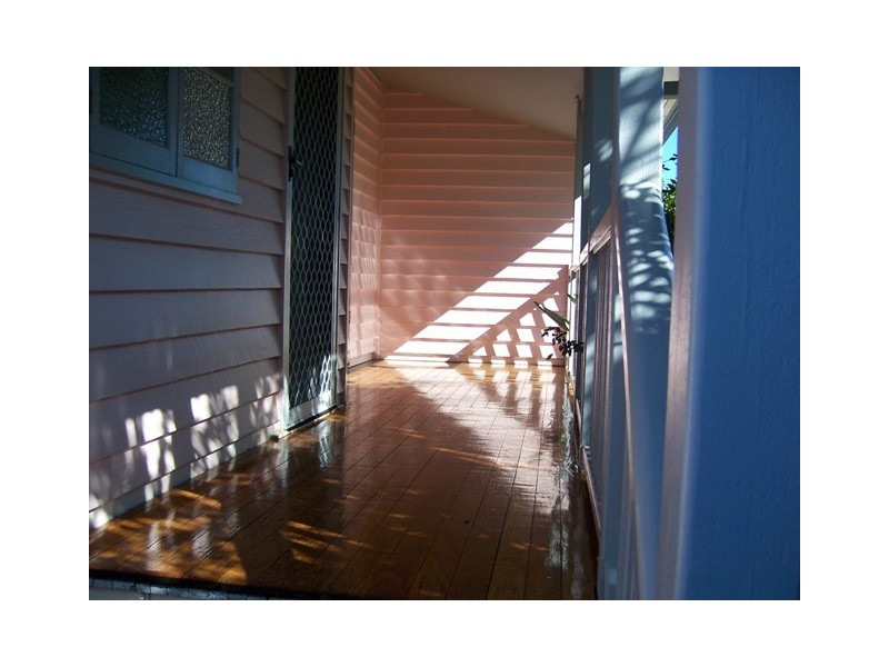 10 Fourth Avenue, Labrador QLD 4215