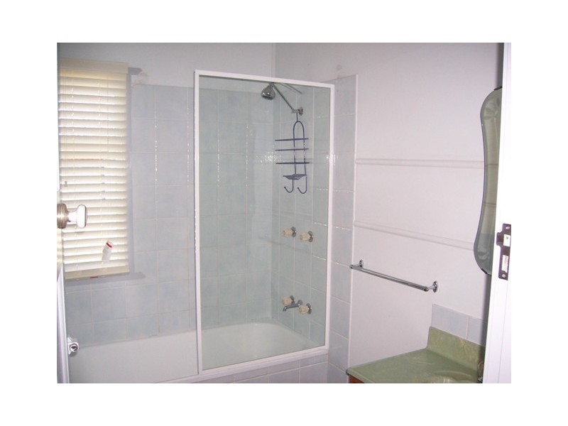 10 Fourth Avenue, Labrador QLD 4215