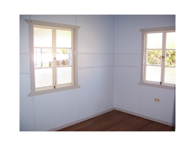 10 Fourth Avenue, Labrador QLD 4215