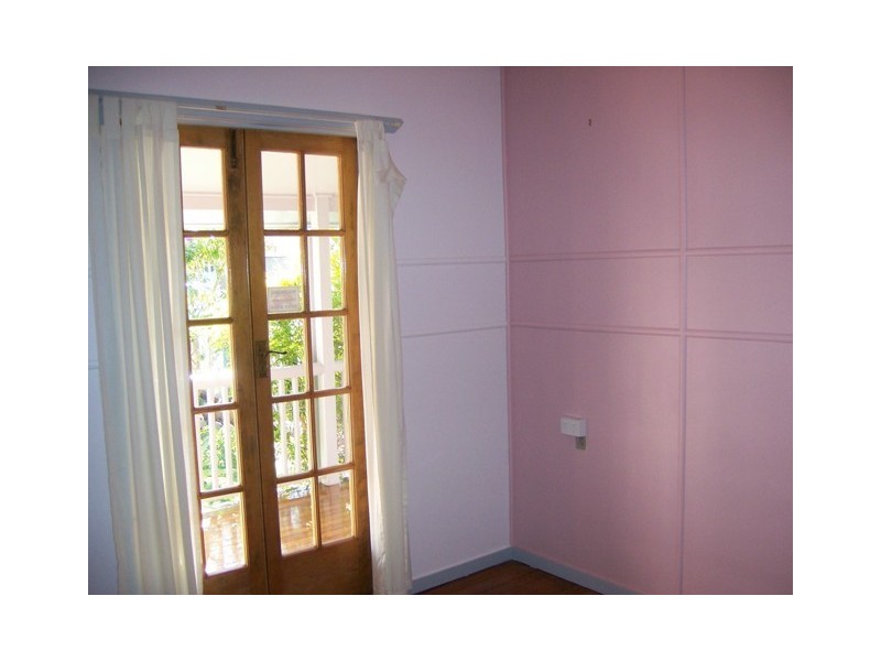 10 Fourth Avenue, Labrador QLD 4215