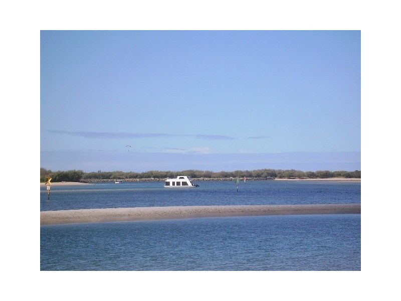 392 Marine Parade (Sandcastles), Labrador QLD 4215