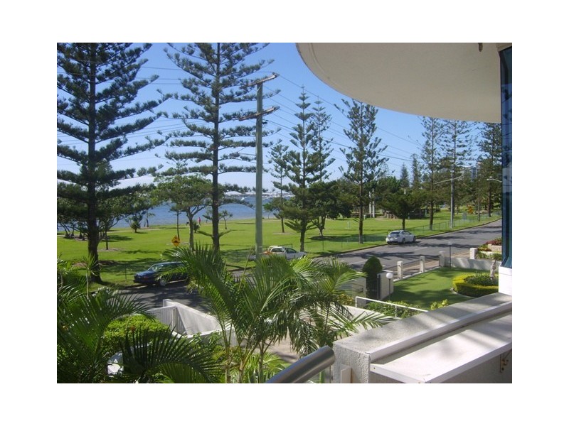 204 Marine Parade, Labrador QLD 4215