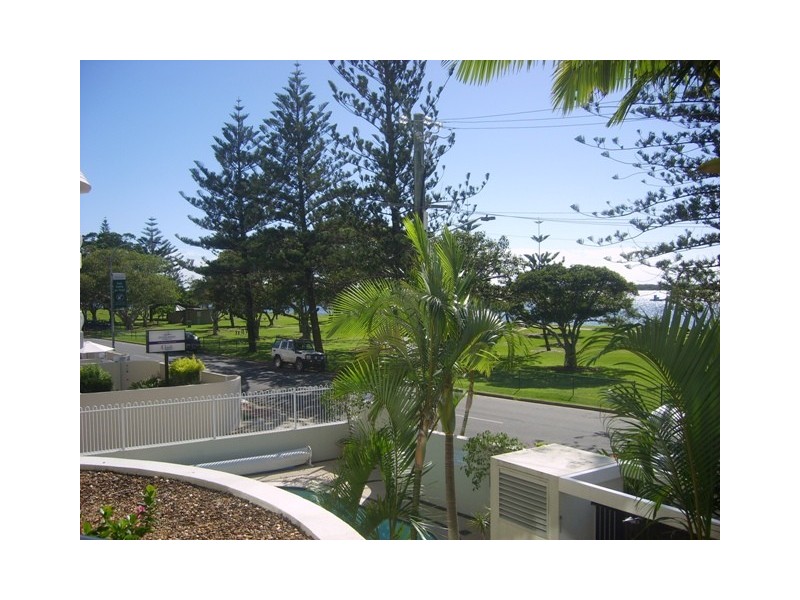 204 Marine Parade, Labrador QLD 4215