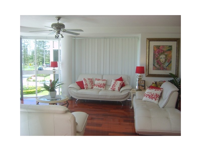 204 Marine Parade, Labrador QLD 4215