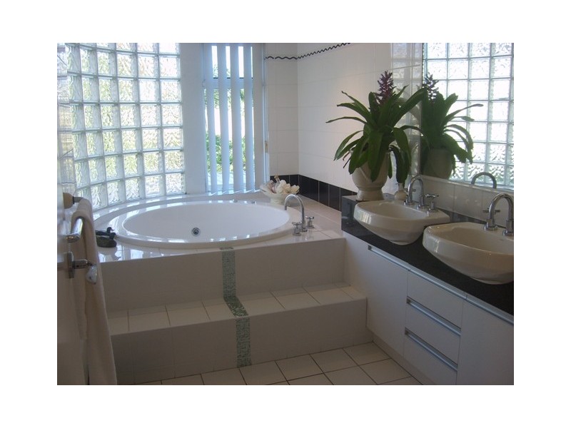 204 Marine Parade, Labrador QLD 4215