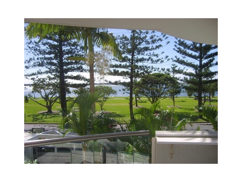 204 Marine Parade, Labrador QLD 4215