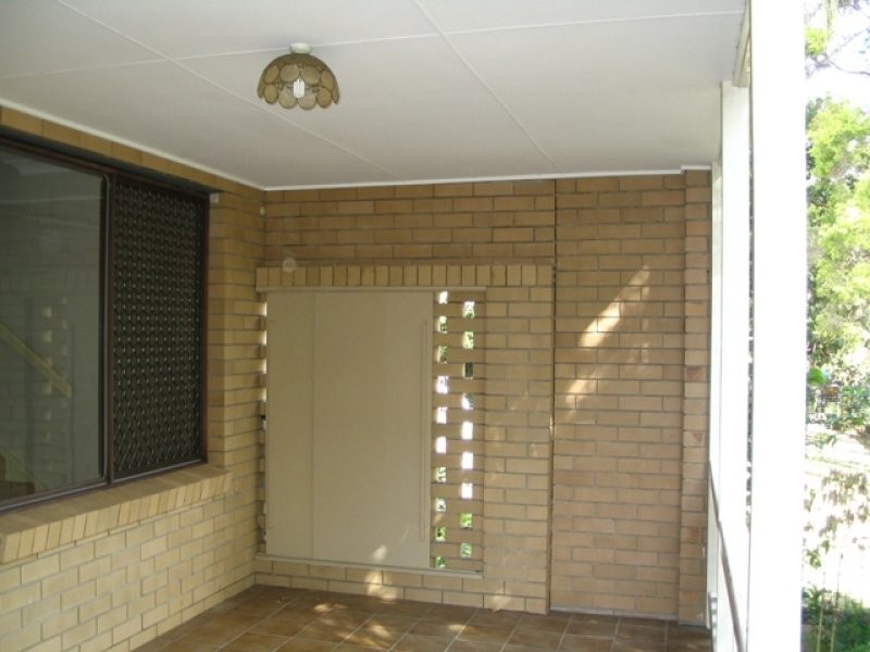 36 Government Road, Labrador QLD 4215