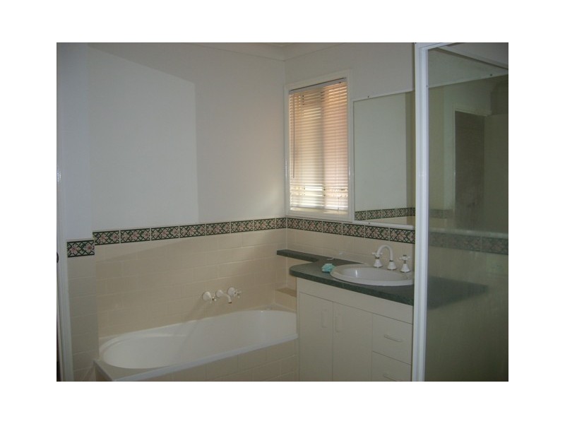 5 Ahern Street, Labrador QLD 4215