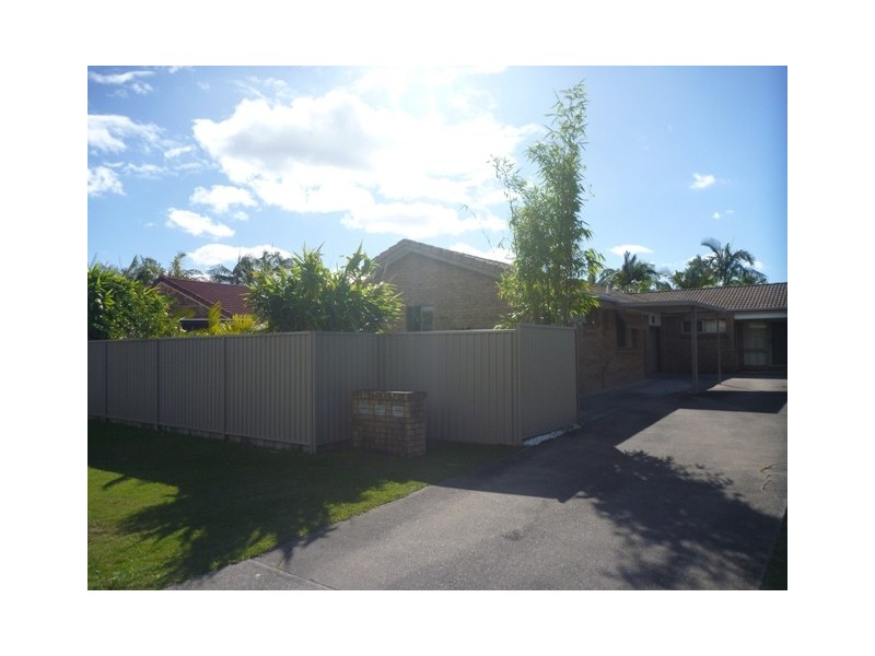 1/12 Avi Court, Labrador QLD 4215