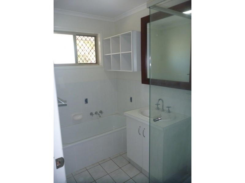 1/12 Avi Court, Labrador QLD 4215