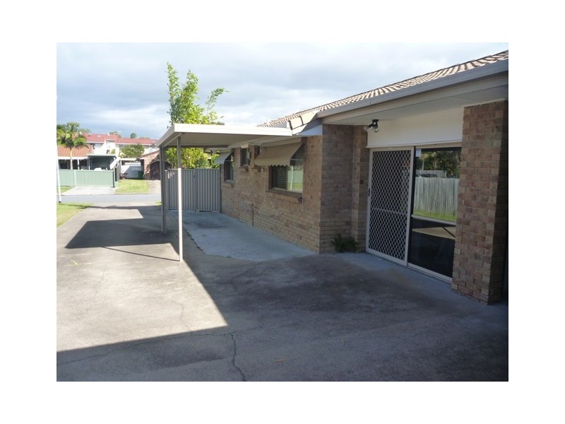 1/12 Avi Court, Labrador QLD 4215