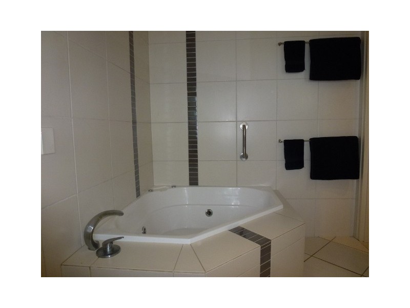 270 Marine Parade, Labrador QLD 4215