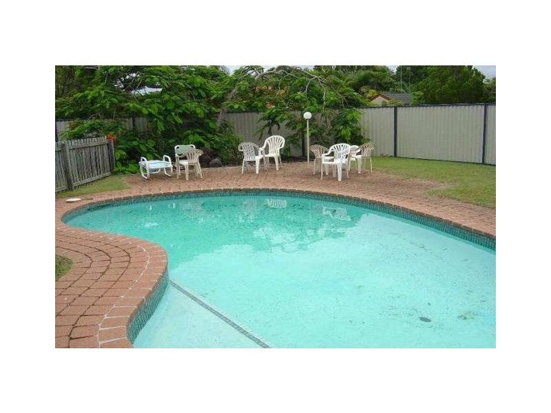 14 Brett Avenue, Labrador QLD 4215