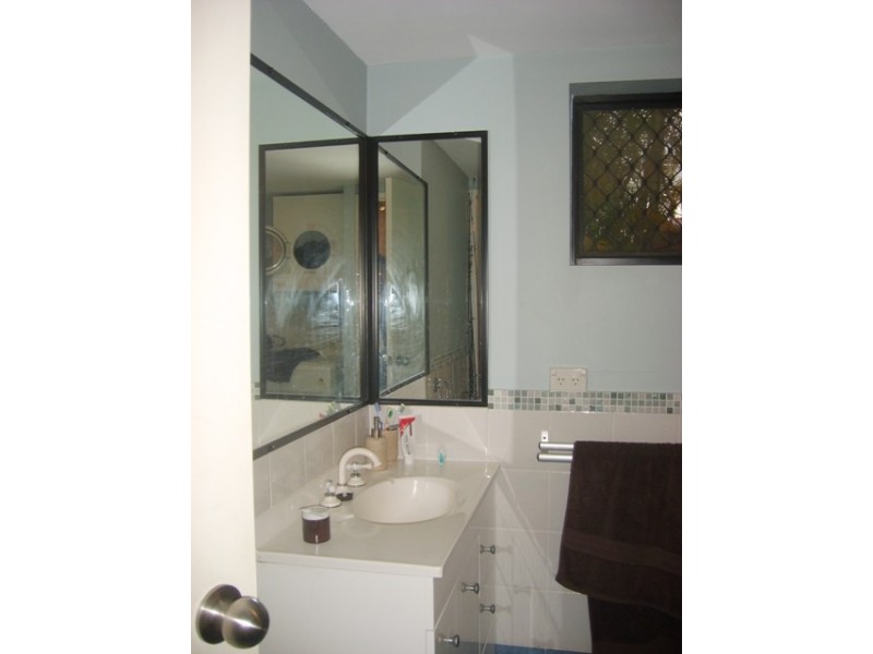 10 Bath Street (Mango Cove), Labrador QLD 4215