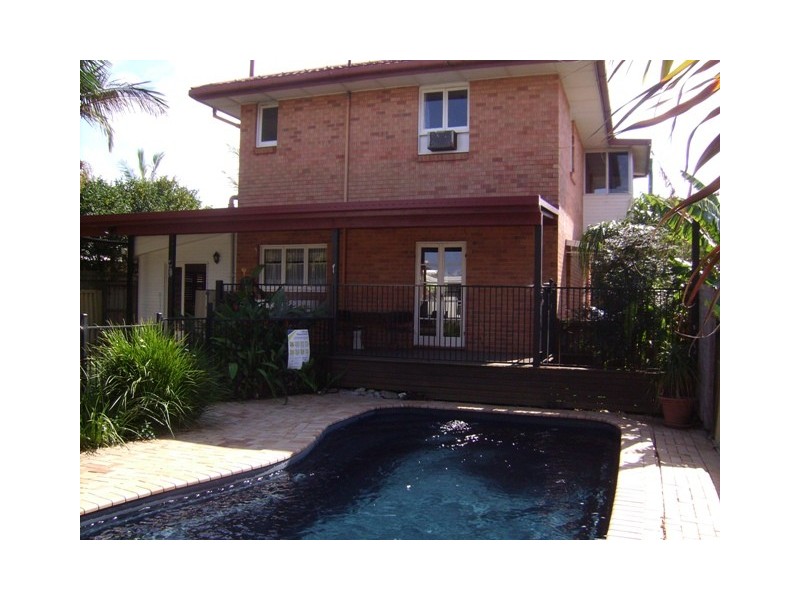 100 Central Street, Labrador QLD 4215