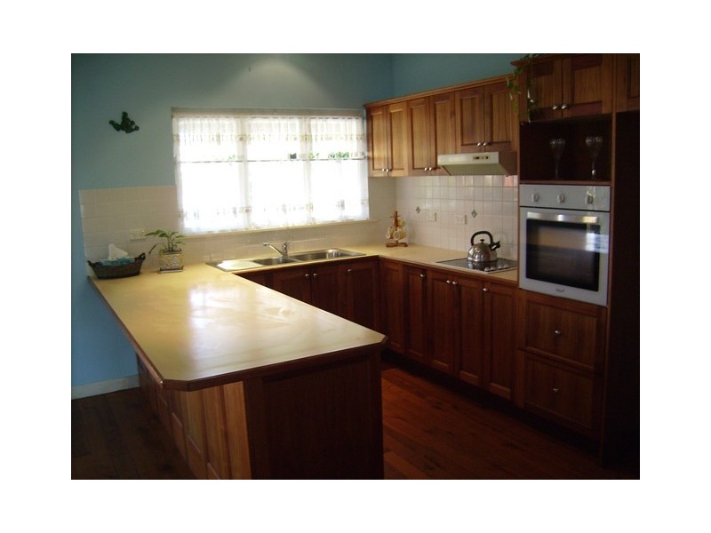 100 Central Street, Labrador QLD 4215