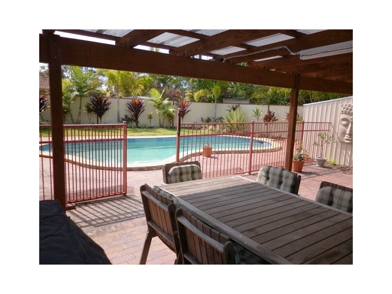 14 Morinda Way, Labrador QLD 4215