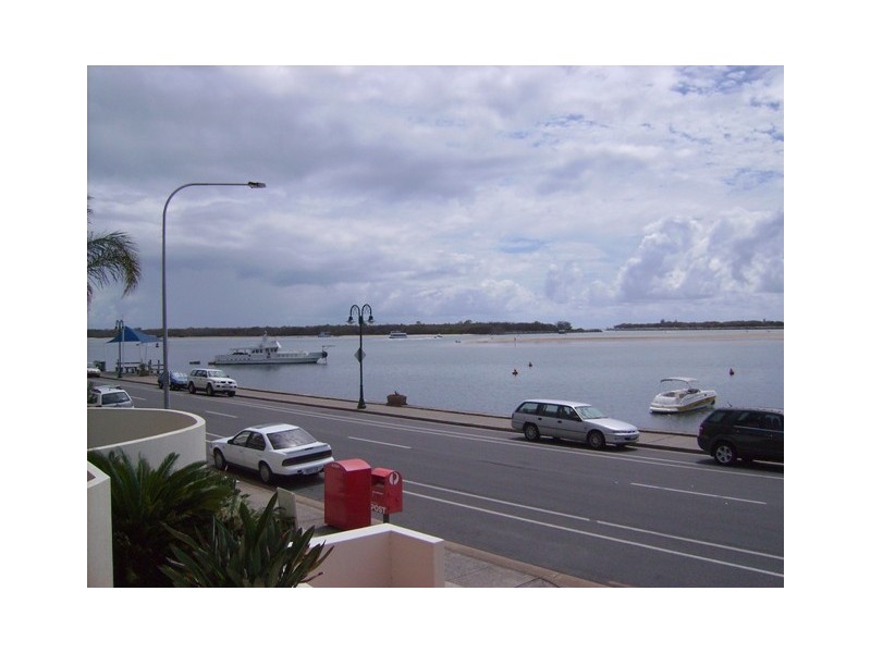 2/312 Marine Parade, Labrador QLD 4215