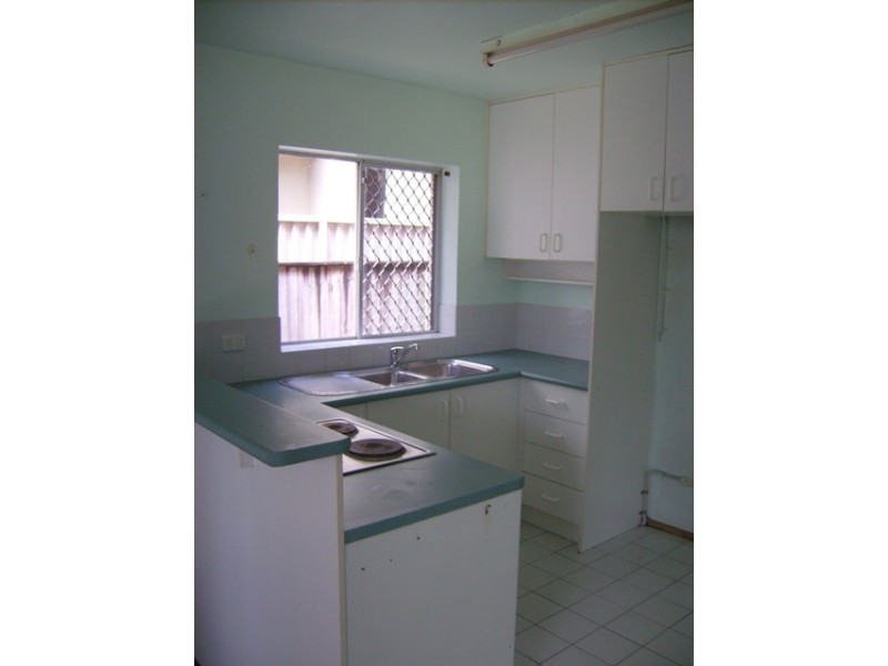 2/312 Marine Parade, Labrador QLD 4215