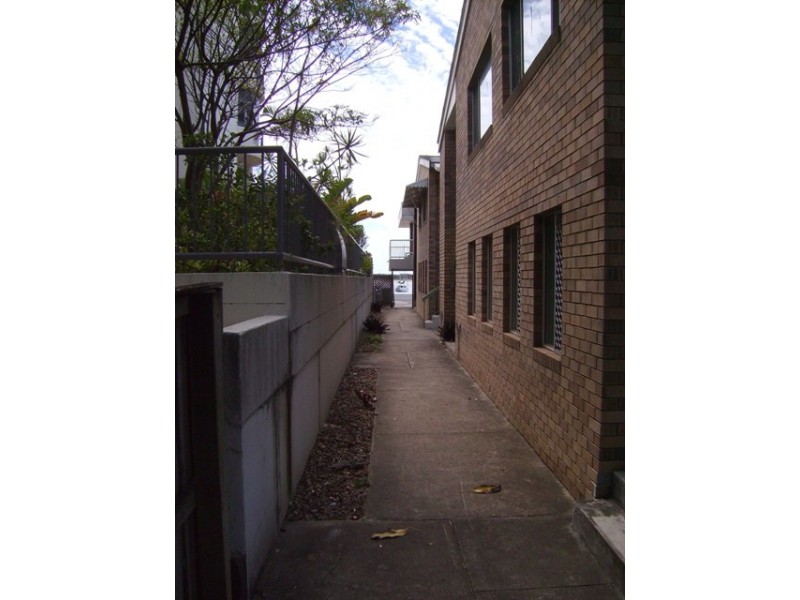 2/312 Marine Parade, Labrador QLD 4215