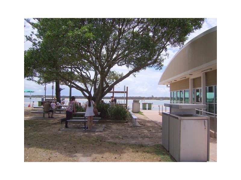 2/312 Marine Parade, Labrador QLD 4215