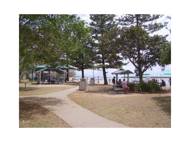 2/312 Marine Parade, Labrador QLD 4215