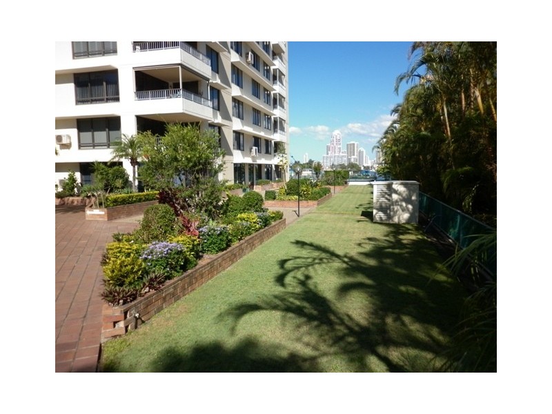 77 Brighton Parade, Southport QLD 4215