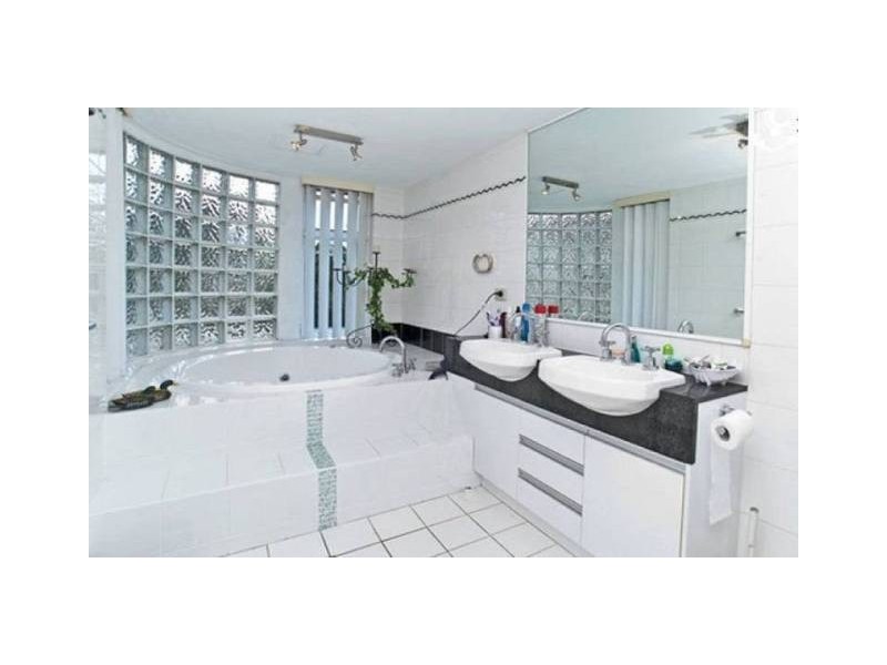 200 Marine Parade (Vue Mirage), Labrador QLD 4215