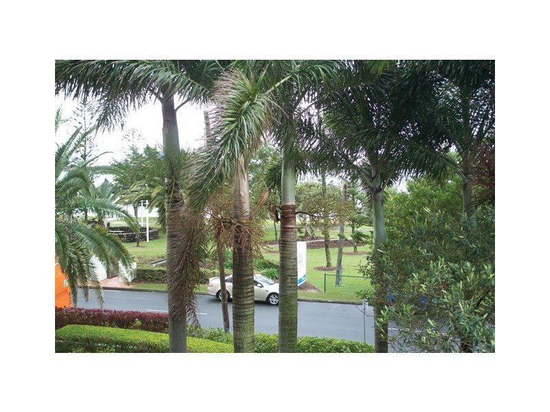 182 Marine Parade (Crystal Bay Resort), Labrador QLD 4215