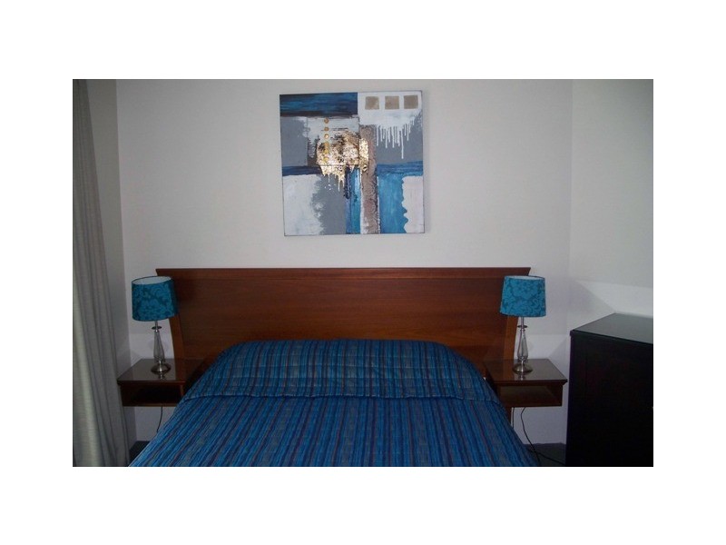 182 Marine Parade (Crystal Bay Resort), Labrador QLD 4215