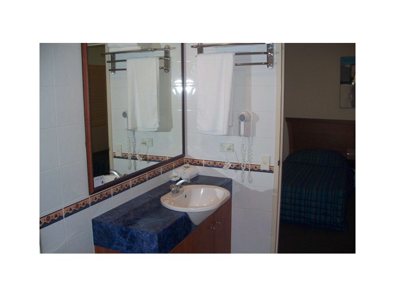 182 Marine Parade (Crystal Bay Resort), Labrador QLD 4215