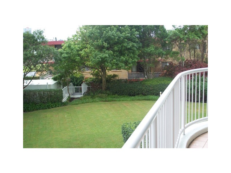 182 Marine Parade (Crystal Bay Resort), Labrador QLD 4215