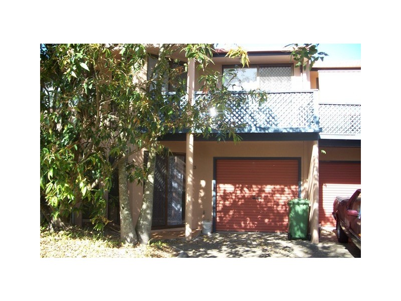 202 Central Street, Labrador QLD 4215