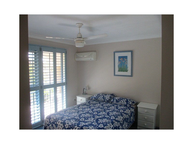 103-105 Frank Street, Labrador QLD 4215