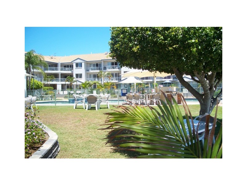 6 Back Street, Biggera Waters QLD 4216