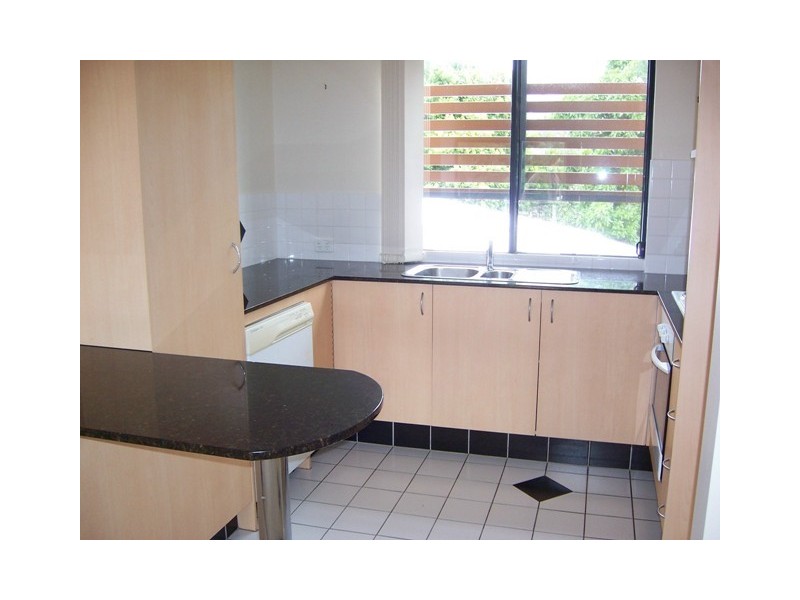 8/31 Middle Street, Labrador QLD 4215