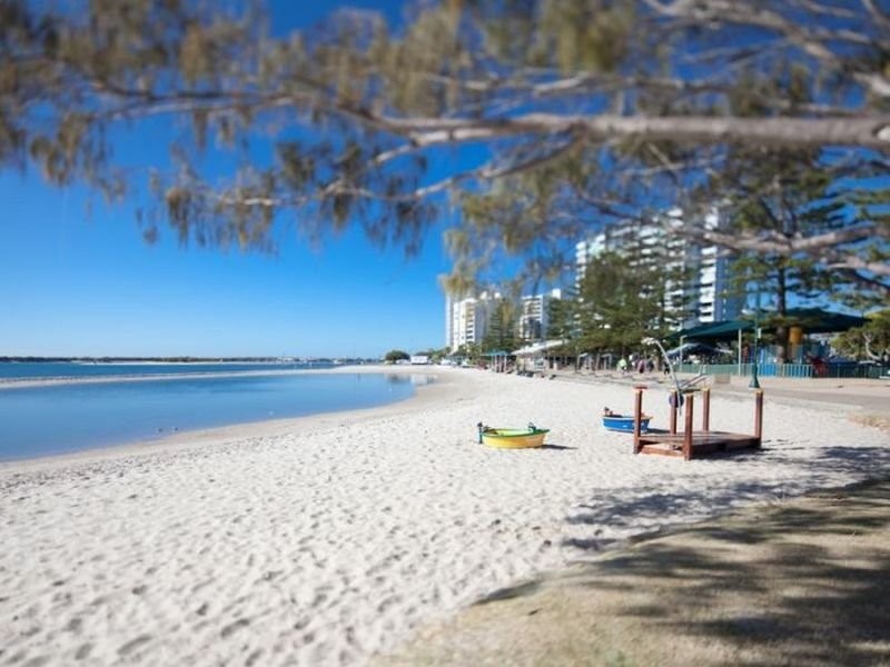 8/31 Middle Street, Labrador QLD 4215